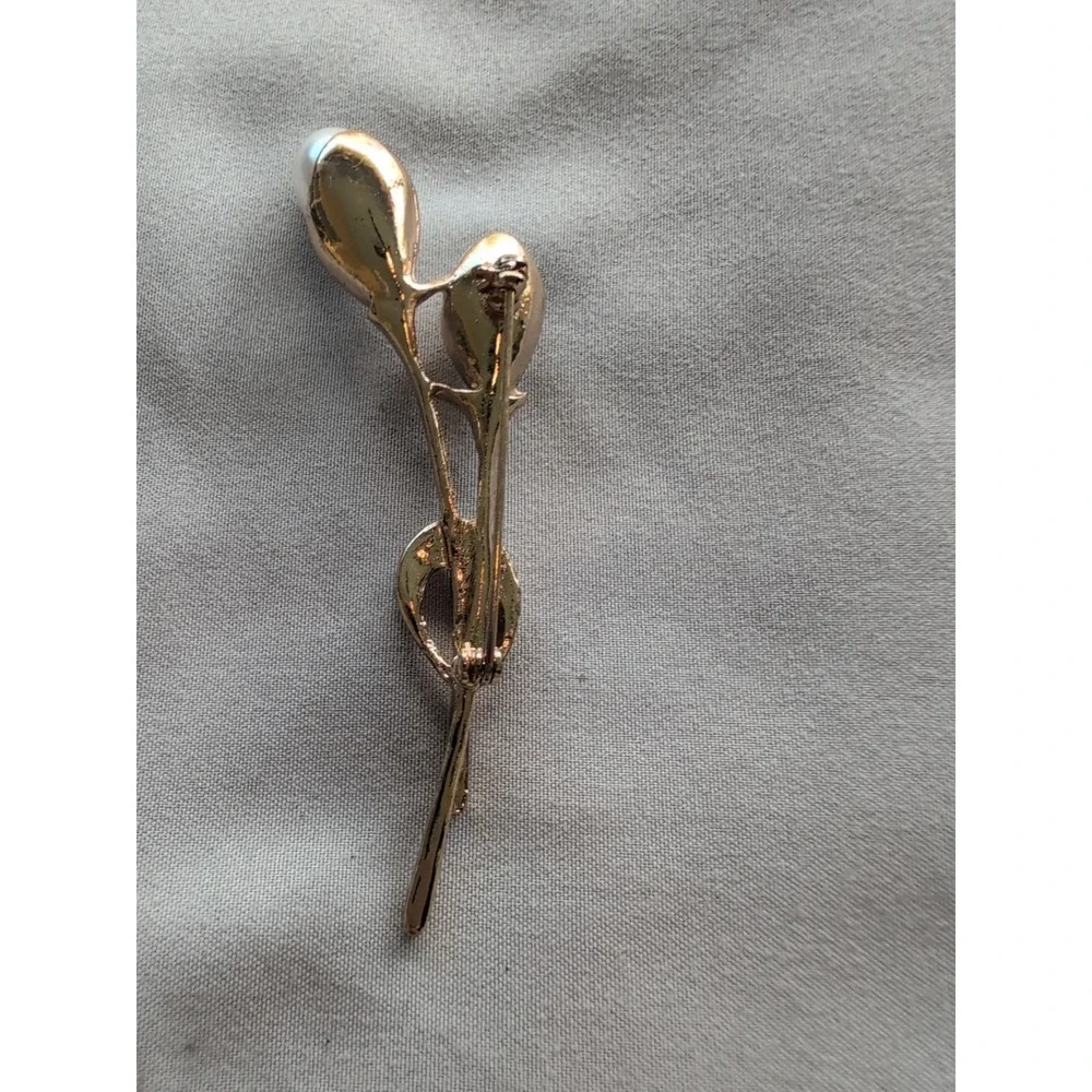 Flower on Stem‎ Callas Lilies Clear Rhinestones Pearl Vintage Gold Brooch